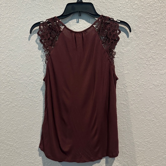 Burgundy Cute Top w Lace Shoulders - Size S - Picture 5 of 7